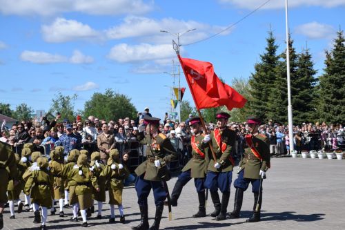 В Нурлате прошел Парад Победы: подвигу героев и память, и слава