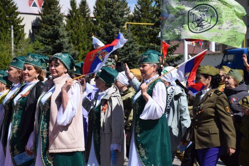В Нурлате прошел Парад Победы: подвигу героев и память, и слава