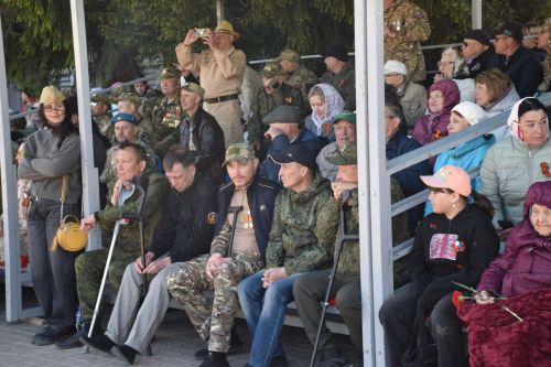 В Нурлате прошел Парад Победы: подвигу героев и память, и слава