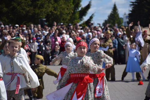 В Нурлате прошел Парад Победы: подвигу героев и память, и слава