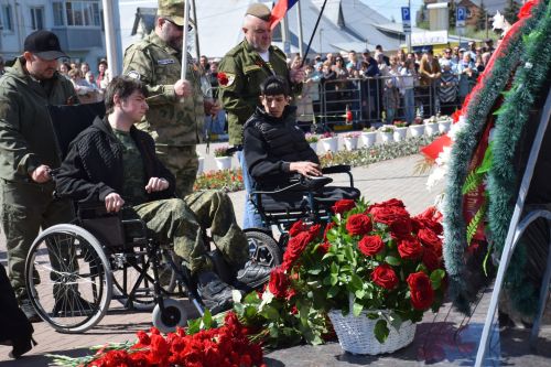 В День Победы нурлатцы возложили цветы к памятнику воину-освободителю
