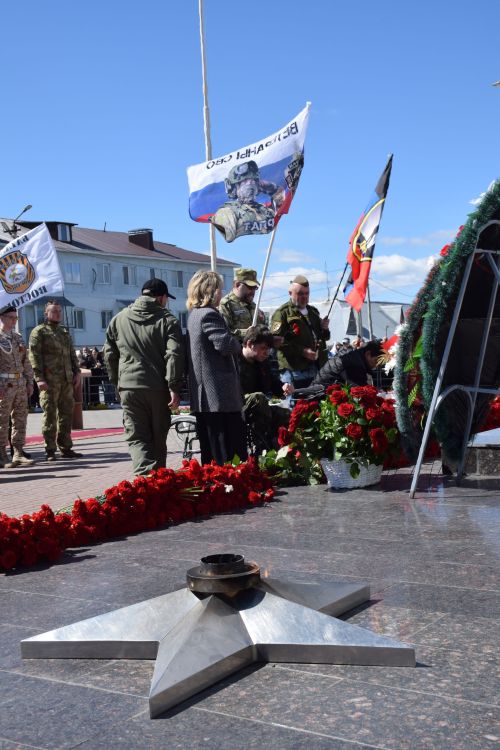В День Победы нурлатцы возложили цветы к памятнику воину-освободителю