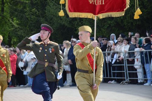 В Нурлате прошел Парад Победы: подвигу героев и память, и слава