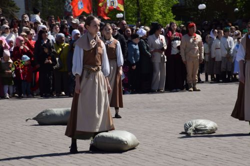 В Нурлате прошел Парад Победы: подвигу героев и память, и слава