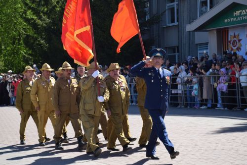 В Нурлате прошел Парад Победы: подвигу героев и память, и слава