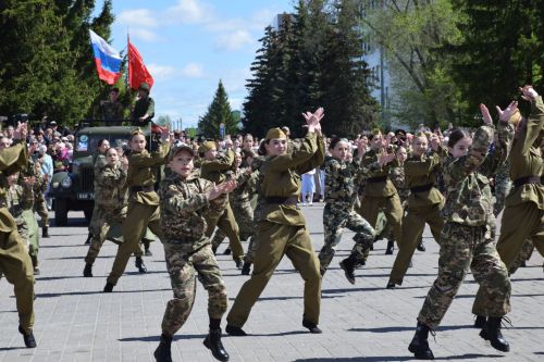 В Нурлате прошел Парад Победы: подвигу героев и память, и слава