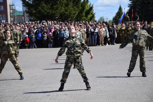 В Нурлате прошел Парад Победы: подвигу героев и память, и слава