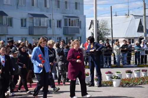В День Победы нурлатцы возложили цветы к памятнику воину-освободителю