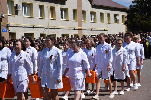 В Нурлате прошел Парад Победы: подвигу героев и память, и слава