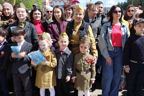 «Народный хор Победы» в Нурлате: сотни голосов исполнили главные песни весны 1945 года