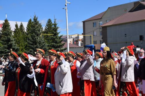 В Нурлате прошел Парад Победы: подвигу героев и память, и слава