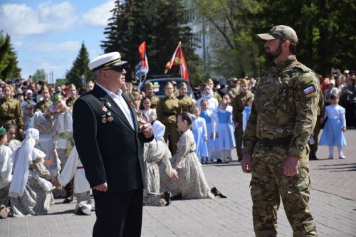 В Нурлате прошел Парад Победы: подвигу героев и память, и слава