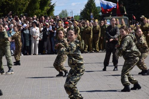 В Нурлате прошел Парад Победы: подвигу героев и память, и слава
