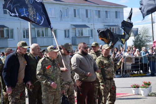 В День Победы нурлатцы возложили цветы к памятнику воину-освободителю