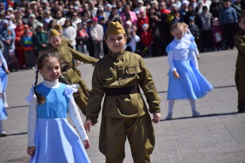 В Нурлате прошел Парад Победы: подвигу героев и память, и слава