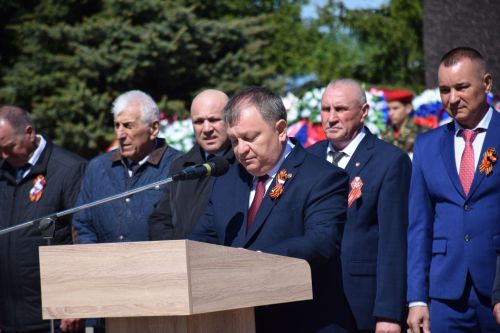 В Нурлате прошел Парад Победы: подвигу героев и память, и слава