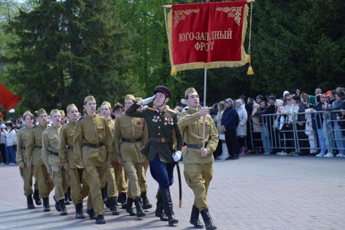 В Нурлате прошел Парад Победы: подвигу героев и память, и слава