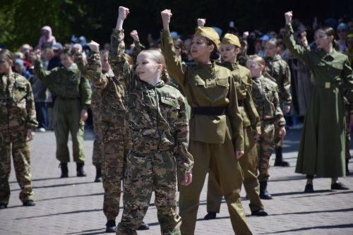 В Нурлате прошел Парад Победы: подвигу героев и память, и слава