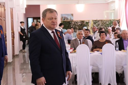 В Нурлате прошла торжественная встреча с участниками СВО и семьями героев в честь Дня Победы