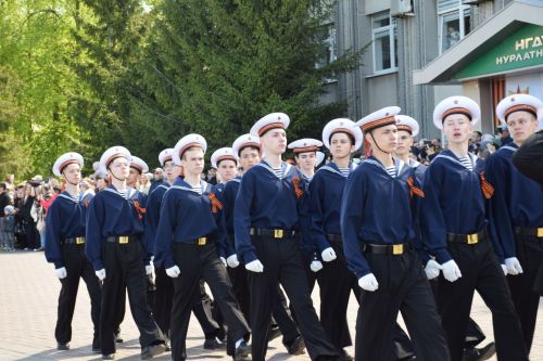 В Нурлате прошел Парад Победы: подвигу героев и память, и слава