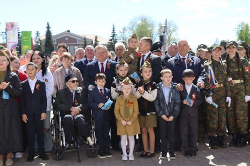 «Народный хор Победы» в Нурлате: сотни голосов исполнили главные песни весны 1945 года