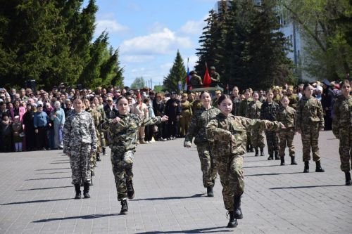 В Нурлате прошел Парад Победы: подвигу героев и память, и слава