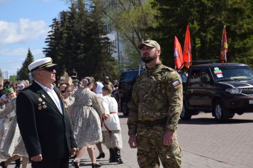 В Нурлате прошел Парад Победы: подвигу героев и память, и слава