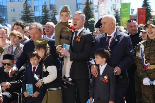 «Народный хор Победы» в Нурлате: сотни голосов исполнили главные песни весны 1945 года
