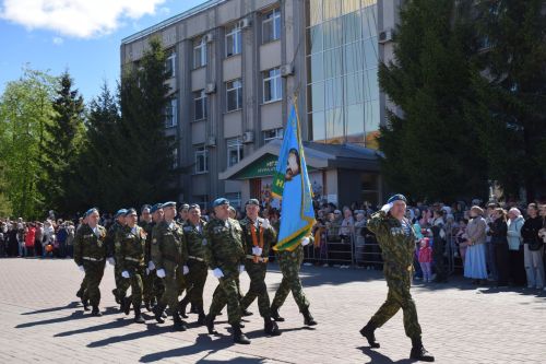 В Нурлате прошел Парад Победы: подвигу героев и память, и слава