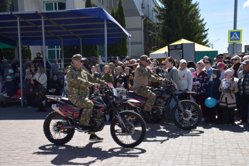 В Нурлате прошел Парад Победы: подвигу героев и память, и слава