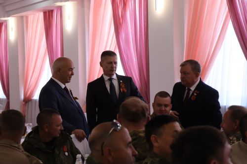 В Нурлате прошла торжественная встреча с участниками СВО и семьями героев в честь Дня Победы