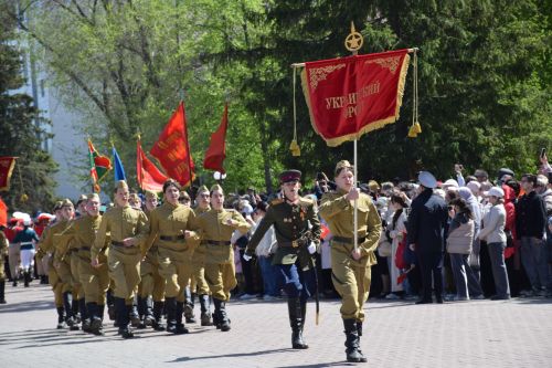 В Нурлате прошел Парад Победы: подвигу героев и память, и слава