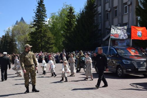 В Нурлате прошел Парад Победы: подвигу героев и память, и слава