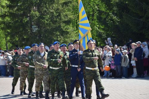 В Нурлате прошел Парад Победы: подвигу героев и память, и слава