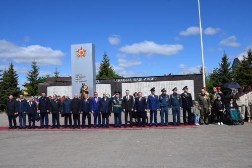 В Нурлате прошел Парад Победы: подвигу героев и память, и слава