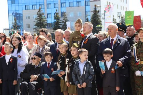 «Народный хор Победы» в Нурлате: сотни голосов исполнили главные песни весны 1945 года
