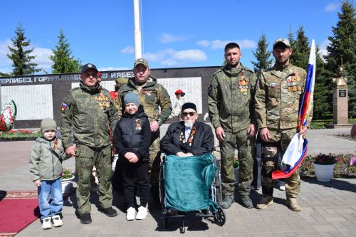 В Нурлате прошел Парад Победы: подвигу героев и память, и слава