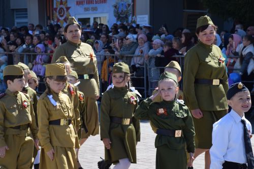 В Нурлате прошел Парад Победы: подвигу героев и память, и слава