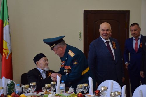 В Нурлате чествовали ветерана Великой Отечественной войны Каима Самигуллина