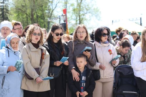 «Народный хор Победы» в Нурлате: сотни голосов исполнили главные песни весны 1945 года