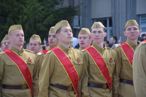 В Нурлате прошел Парад Победы: подвигу героев и память, и слава