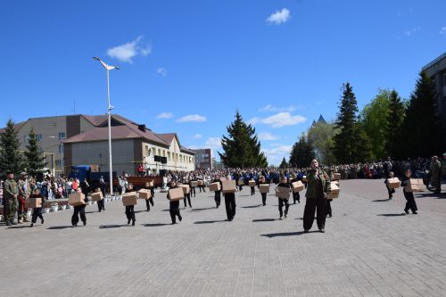 В Нурлате прошел Парад Победы: подвигу героев и память, и слава
