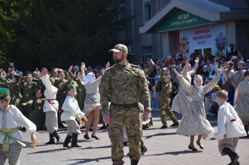 В Нурлате прошел Парад Победы: подвигу героев и память, и слава