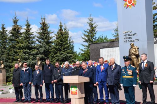 В Нурлате прошел Парад Победы: подвигу героев и память, и слава