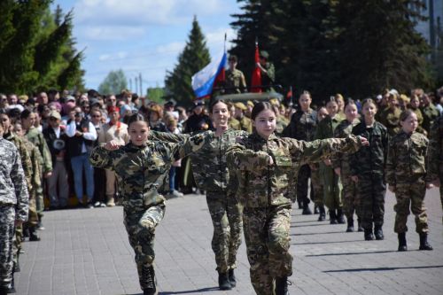 В Нурлате прошел Парад Победы: подвигу героев и память, и слава