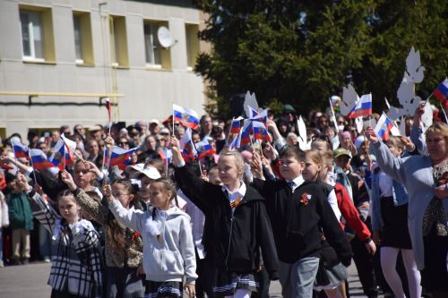 В Нурлате прошел Парад Победы: подвигу героев и память, и слава