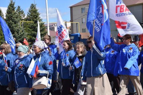 В Нурлате прошел Парад Победы: подвигу героев и память, и слава