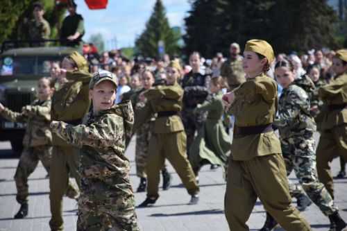 В Нурлате прошел Парад Победы: подвигу героев и память, и слава