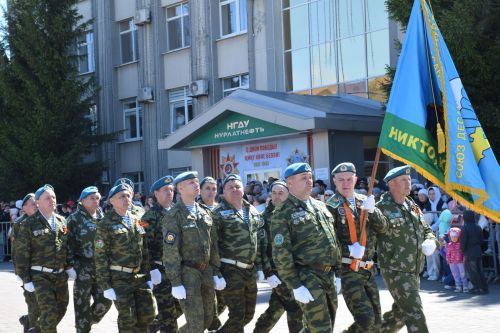 В Нурлате прошел Парад Победы: подвигу героев и память, и слава