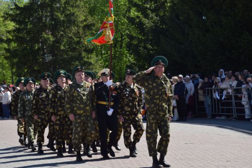 В Нурлате прошел Парад Победы: подвигу героев и память, и слава